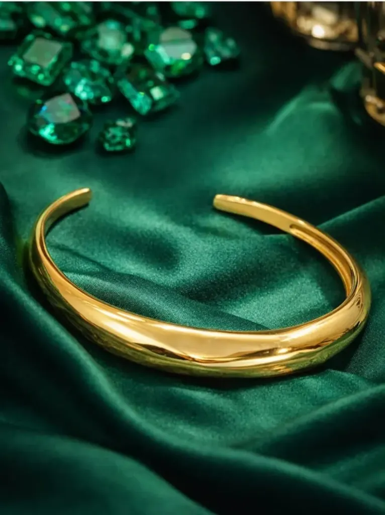 [Delivery_007] Gold Cuff Bracelet